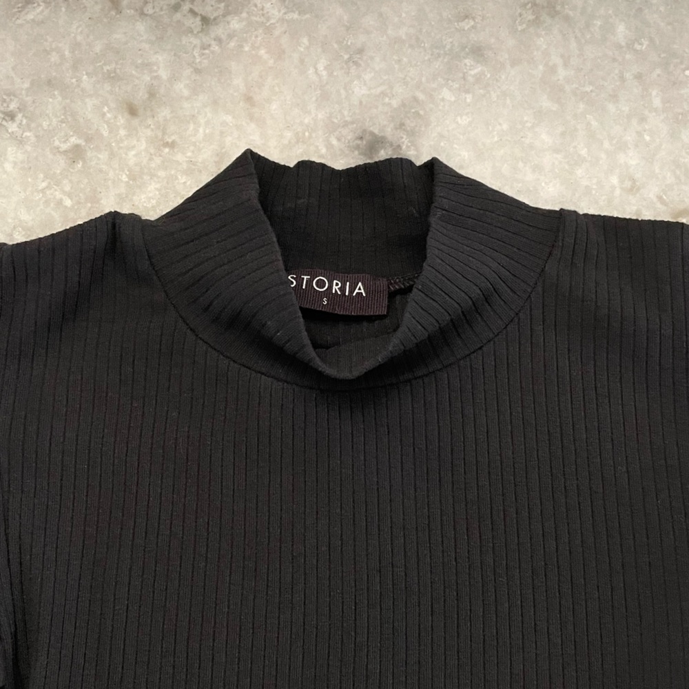 Storia Ribbed Mock Neck Ruffle Sleeve Top - Picture 5 of 11